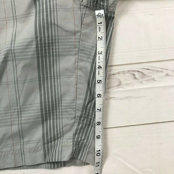 Columbia Mens Gray Comfort Omni Shade Sun Protected Plaid Chino Shorts Sz 36X11 - Picture 5 of 6